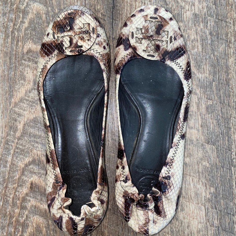 Tori Burch Tortoise Flat with Scrunch Stretch Back- Size 7.5